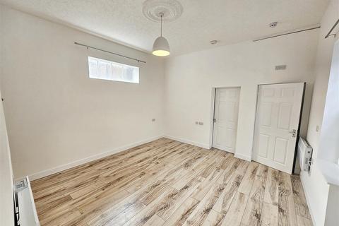 Studio to rent, West End, Holbeach