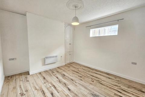 Studio to rent, West End, Holbeach