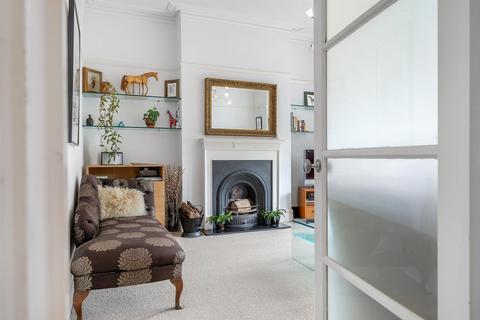 2 bedroom flat for sale, Rosebery Road, London SW2