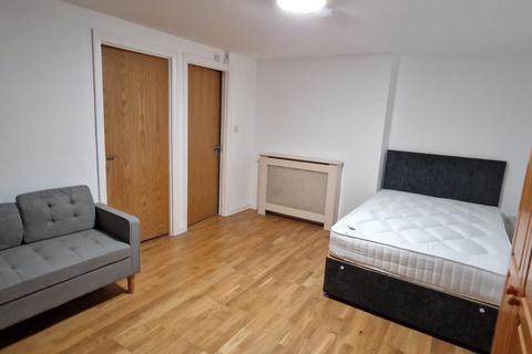 Studio to rent, 20 Moorland Road, Flat 4