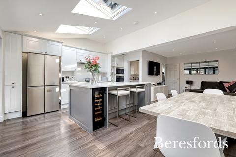14 Edwards Way, Hutton, Brentwood, CM13 1BT