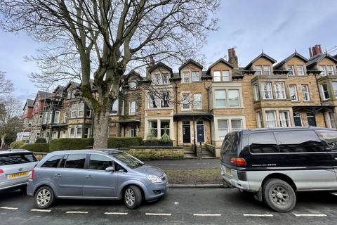 6 bedroom terraced house to rent, Valley Drive, Harrogate, HG2