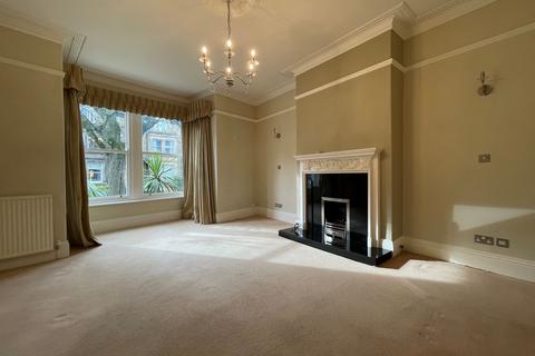 6 bedroom terraced house to rent, Valley Drive, Harrogate, HG2