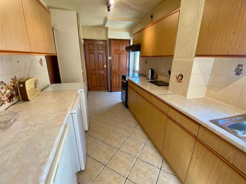 Kitchen 1.jpg