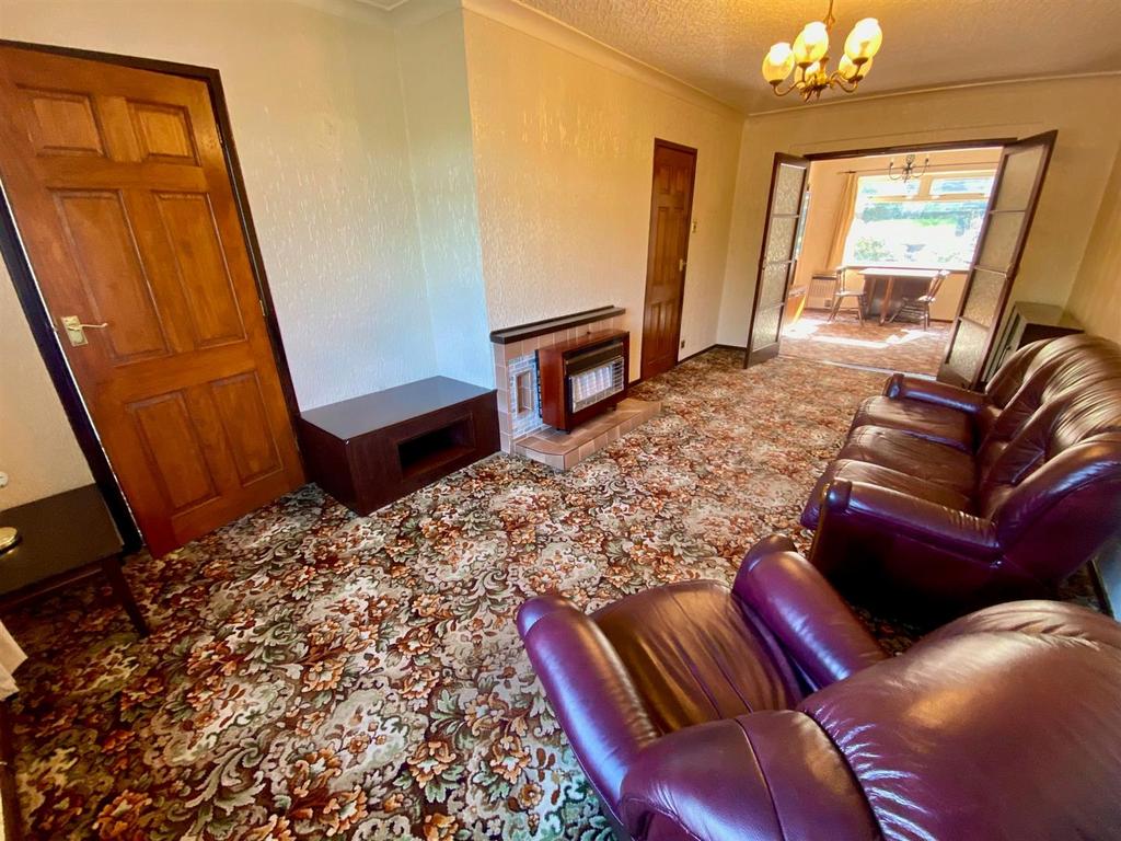 Lounge 1.jpg