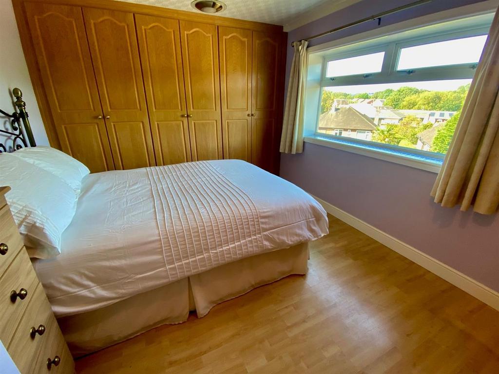 Bed 1.jpg