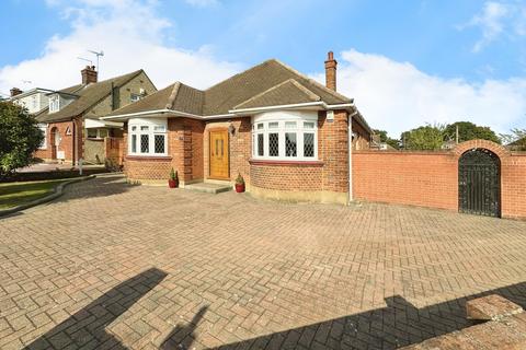 3 bedroom detached bungalow for sale, Woolifers Avenue, Corringham, SS17