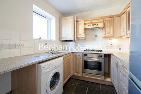 2 bedroom apartment to rent, Lancaster Hall, Wesley Avenue E16