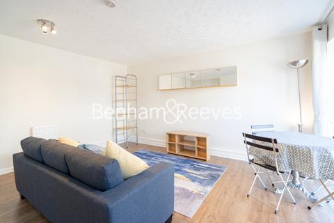 2 bedroom apartment to rent, Lancaster Hall, Wesley Avenue E16