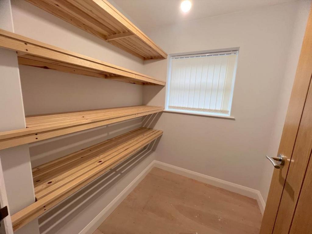 Walk-in Linen Cupboa