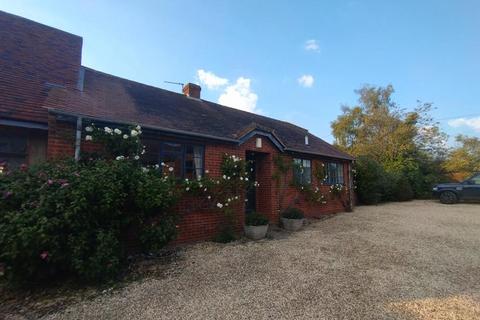 2 bedroom detached bungalow to rent, Nutbean Lane,  Reading,  RG7