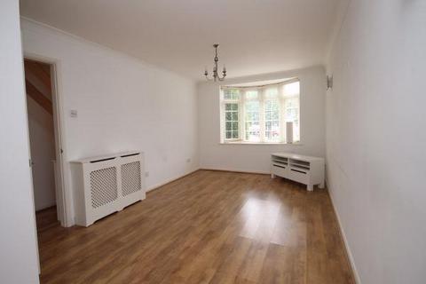 3 bedroom terraced house to rent, Wrythe Green, CARSHALTON