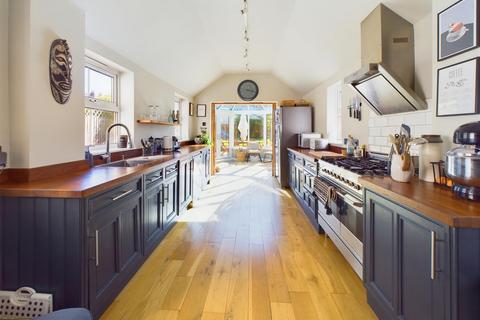 10 Honyatt Road, Gloucester, GL1 3EB