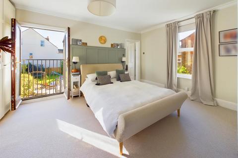 10 Honyatt Road, Gloucester, GL1 3EB