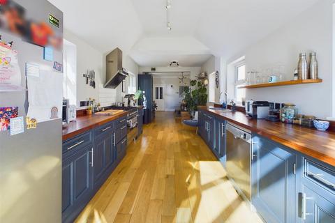 10 Honyatt Road, Gloucester, GL1 3EB