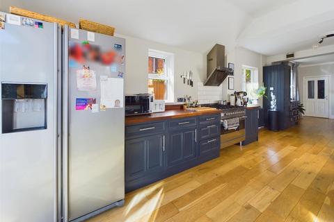 10 Honyatt Road, Gloucester, GL1 3EB
