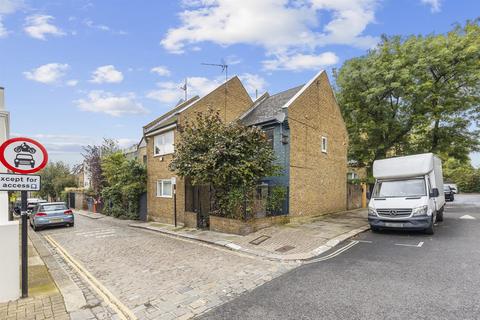 3 bedroom end of terrace house to rent, Murray Mews, NW1