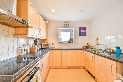 3 bedroom flat to rent, Berglen Court, Limehouse, London, E14