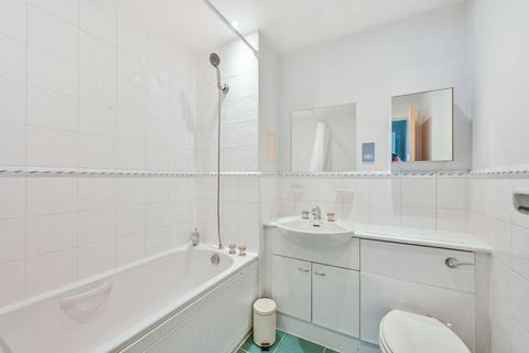 3 bedroom flat to rent, Berglen Court, Limehouse, London, E14