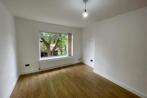 1 bedroom flat to rent, Silverton House, Salford M6