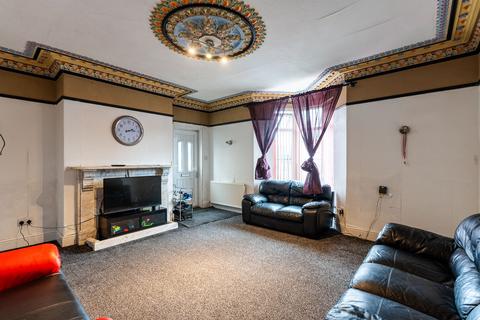 3 bedroom end of terrace house for sale, Staincliffe Road, Dewsbury, WF13