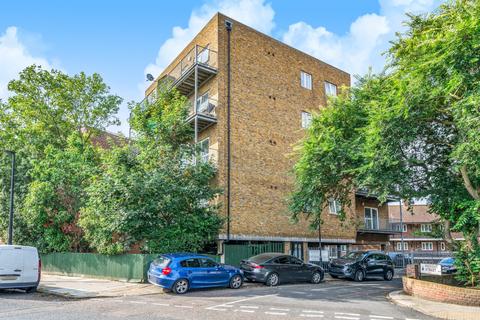 2 bedroom flat to rent, Frances Street London SE18