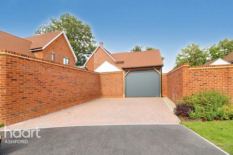 4 bedroom detached house for sale, Wellingtonia Close, Ashford