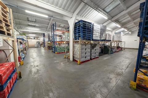 Warehouse to rent, Second Avenue, Chatham, Kent