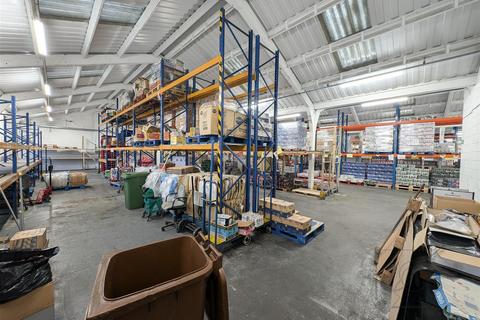 Warehouse to rent, Second Avenue, Chatham, Kent