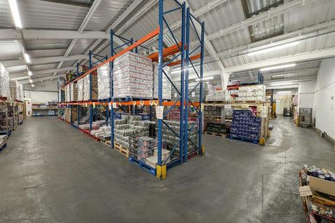 Warehouse to rent, Second Avenue, Chatham, Kent