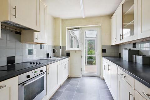 22 Bidhams Crescent, Tadworth, KT20 5HF