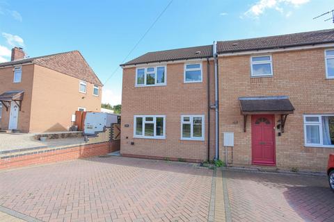 3 bedroom end of terrace house to rent, Poplar Grove, Kennington