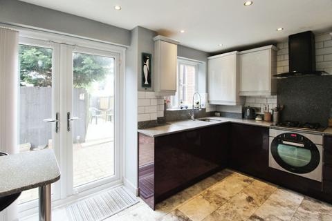 2 bedroom end of terrace house for sale, Blackthorn Close, Whitley DN14