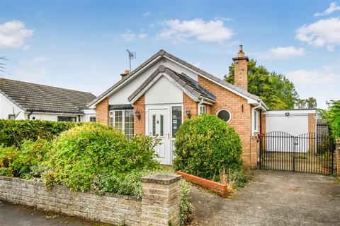 2 bedroom detached bungalow for sale, Courtneys, Wheldrake