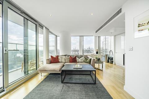 2 bedroom flat for sale, Landmark East Tower, London E14