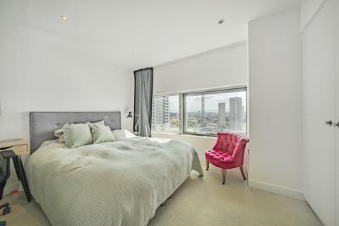 2 bedroom flat for sale, Landmark East Tower, London E14