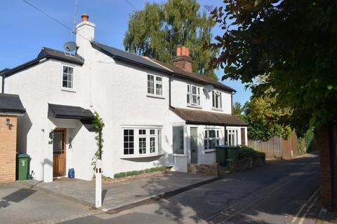 2 bedroom terraced house to rent, Grove Place, Weybridge, KT13