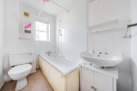 22 Lancaster Place, Carterton, OX18 3ET