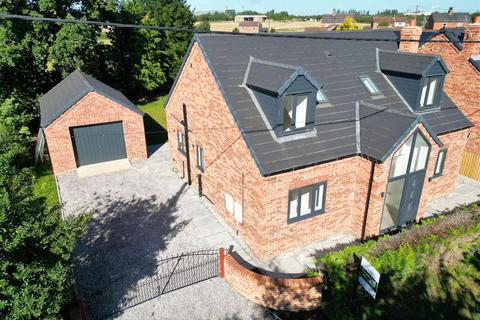 4 bedroom detached house for sale, Willow Lane, Pollington, Goole