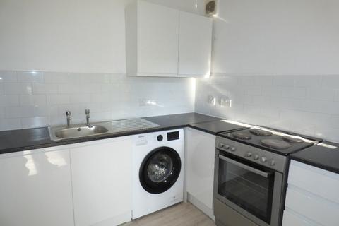 1 bedroom flat to rent, West Street, Erith