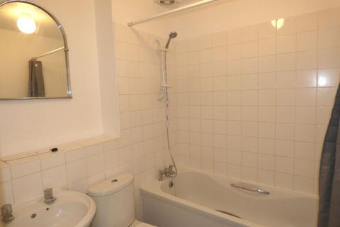 1 bedroom flat to rent, West Street, Erith