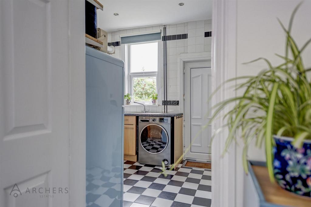 16 Loxley View Road(Interior)-6.jpg