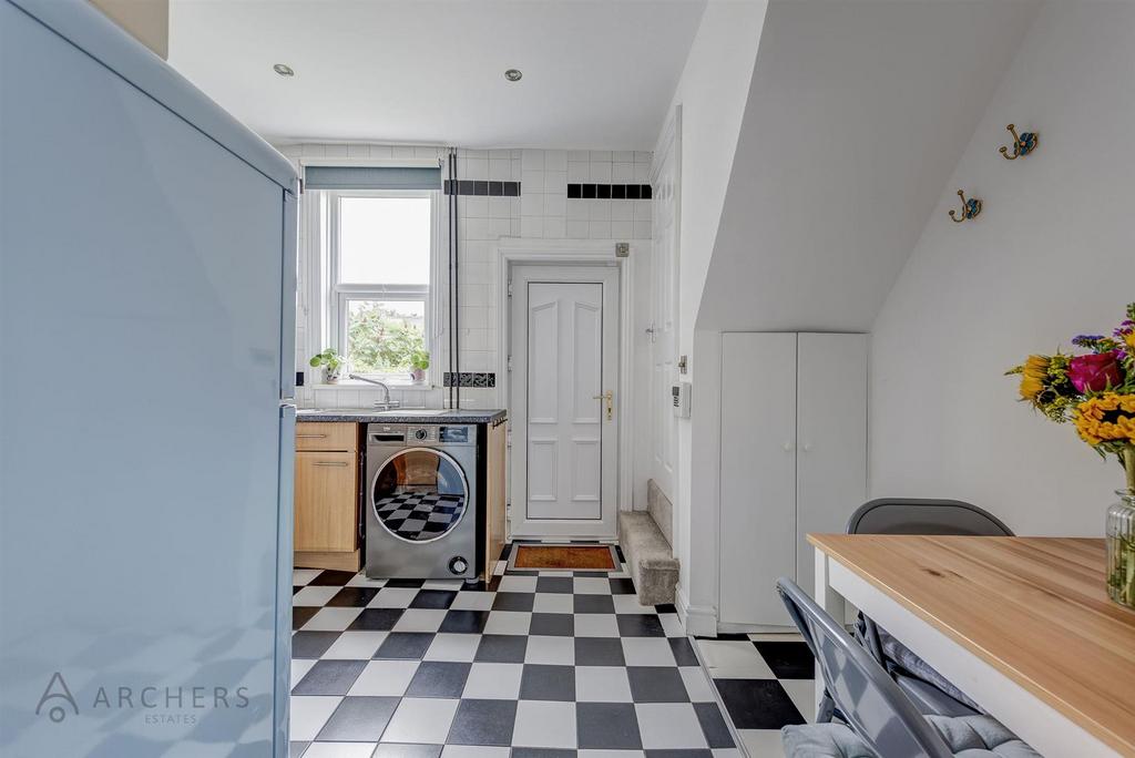 16 Loxley View Road(Interior)-7.jpg