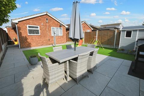 2 bedroom detached bungalow for sale, Labworth Road, Canvey Island SS8