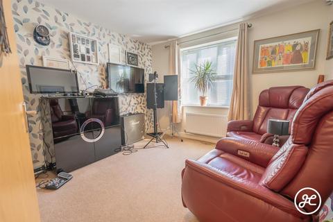 33 Bugle Way, North Petherton, Bridgwater, TA5 2FR