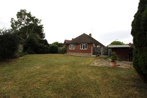 2 bedroom detached bungalow to rent, Broadlawn, Leigh-on-Sea SS9