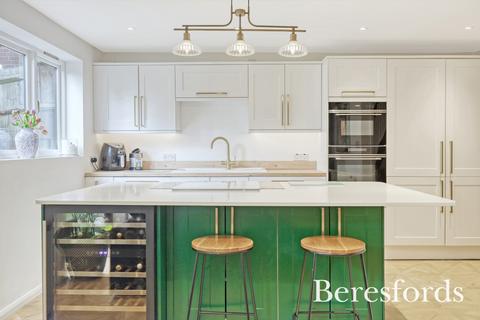 1 Halstead Way, Hutton, Brentwood, CM13 1YQ