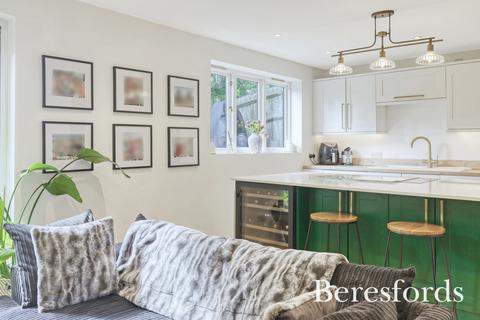 1 Halstead Way, Hutton, Brentwood, CM13 1YQ