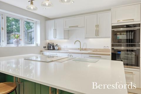 1 Halstead Way, Hutton, Brentwood, CM13 1YQ