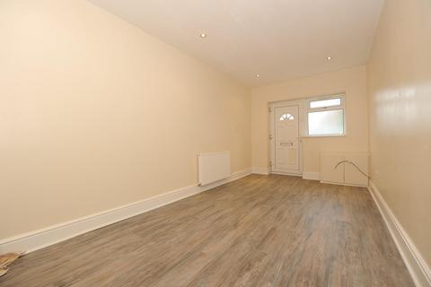 Studio to rent, Victoria Road Ruislip HA4